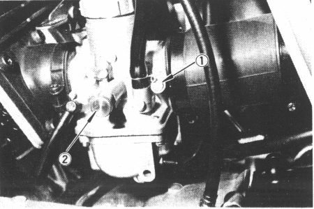 Sitz der Einstellschrauben am Vergaser